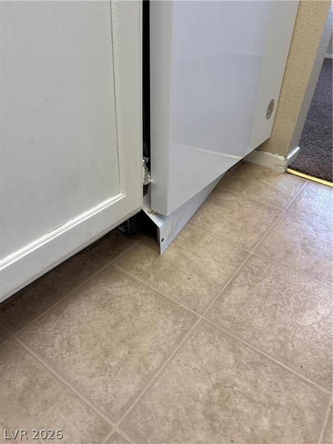 Building Photo - 7100 W Pirates Cove Rd