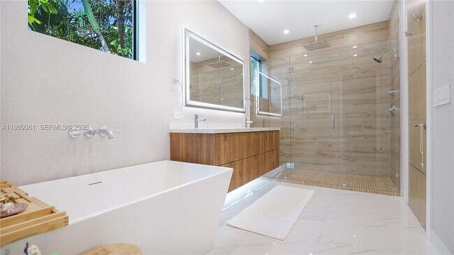 Building Photo - 3075 Mary St