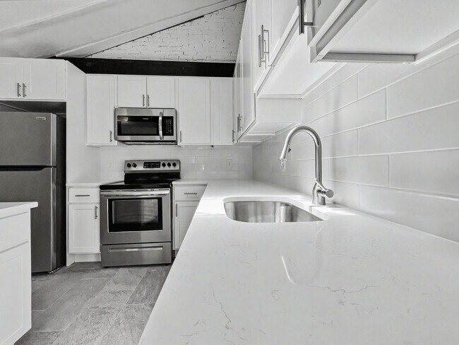Building Photo - 130 E Chestnut St