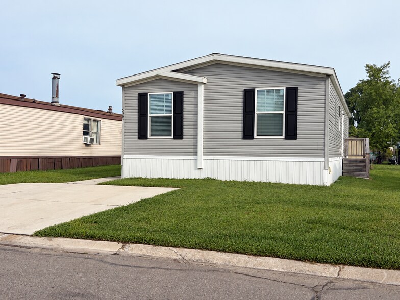 Building Photo - 15385 Dominique Dr