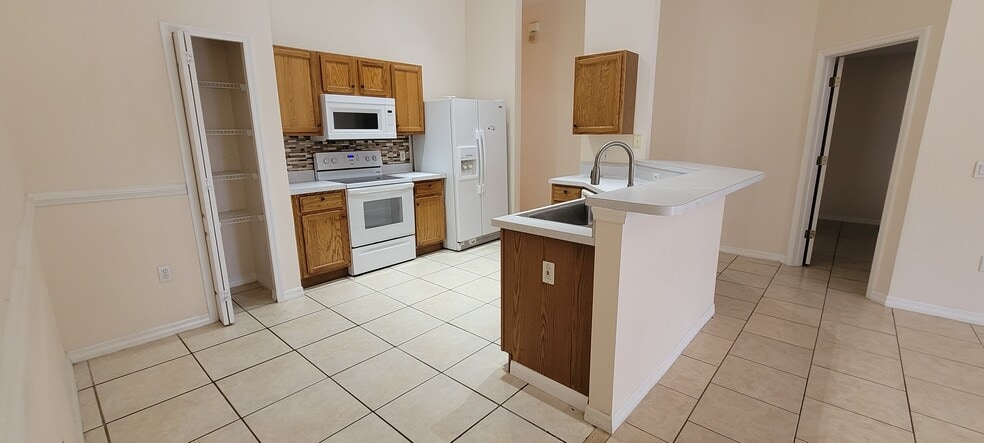 Building Photo - 268 Gala Cir