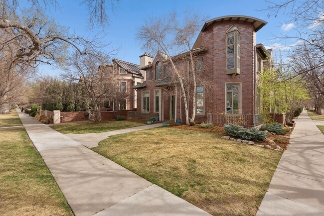 Building Photo - 400 Clayton St