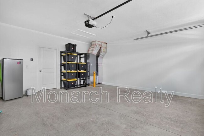 Building Photo - 1075 SW 66th Ter