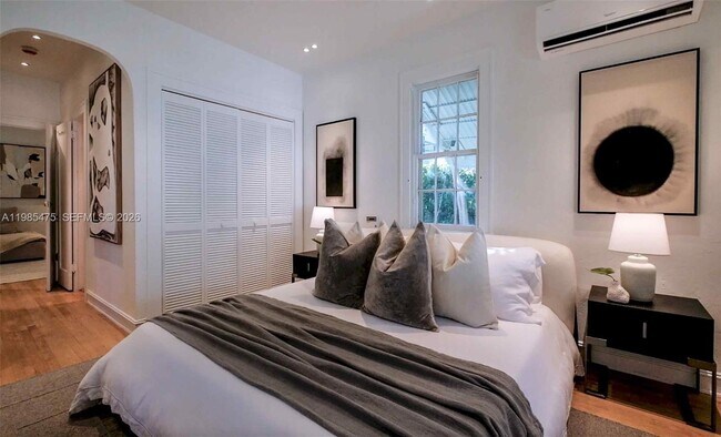 Building Photo - 1305 Alhambra Cir