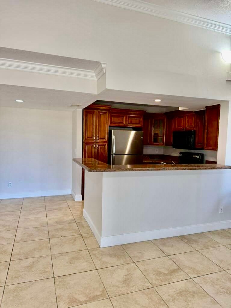 Building Photo - 169 Santa Clara Dr