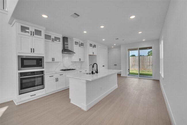 Building Photo - 4320 Avron Dr