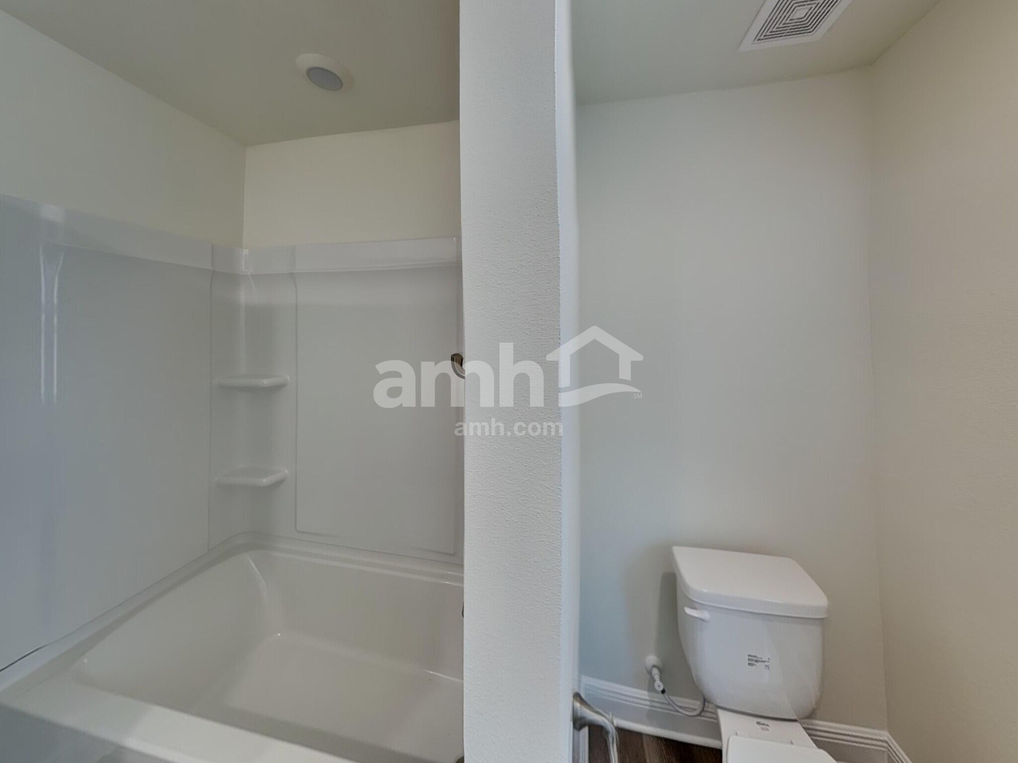 Building Photo - 5980 Pinewood Ests Dr