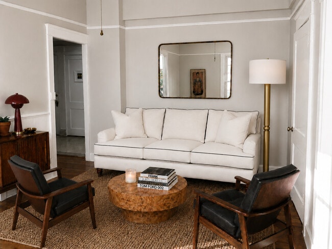 Large Studio, 400sf, Living Area - The Dulion