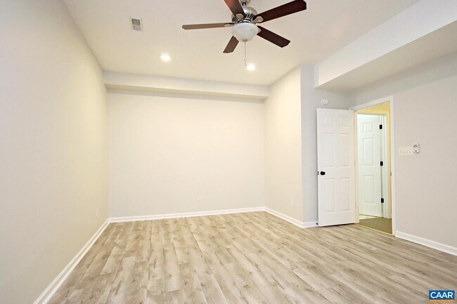 Building Photo - 4740 Bluejay Way