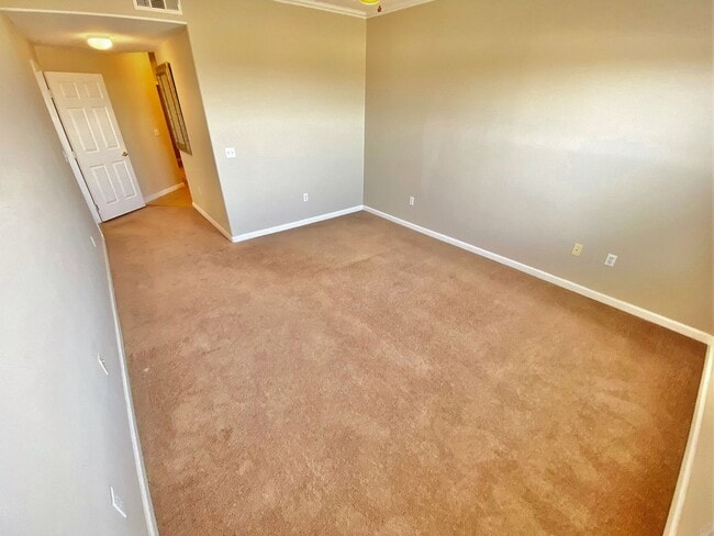 Building Photo - Gorgeous Summerlin 2 Bedroom, 2 Bathroom C...