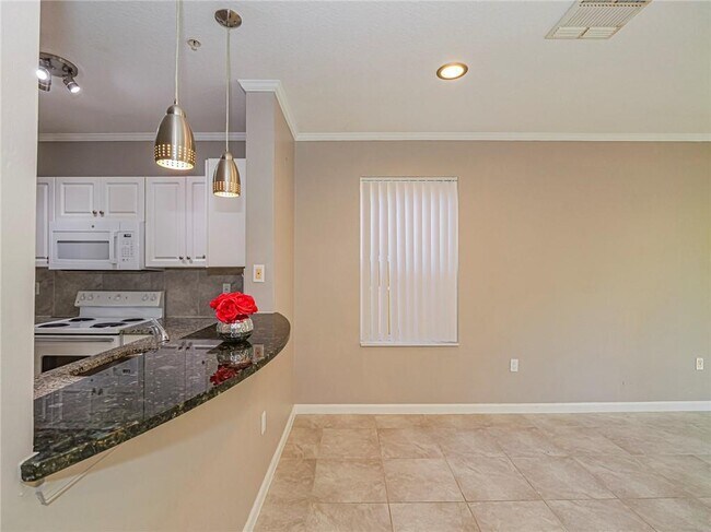 Building Photo - 5045 Fairways Cir