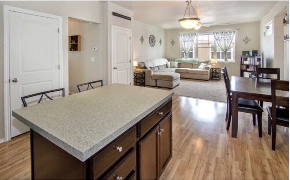 Building Photo - 6603 W 3rd St