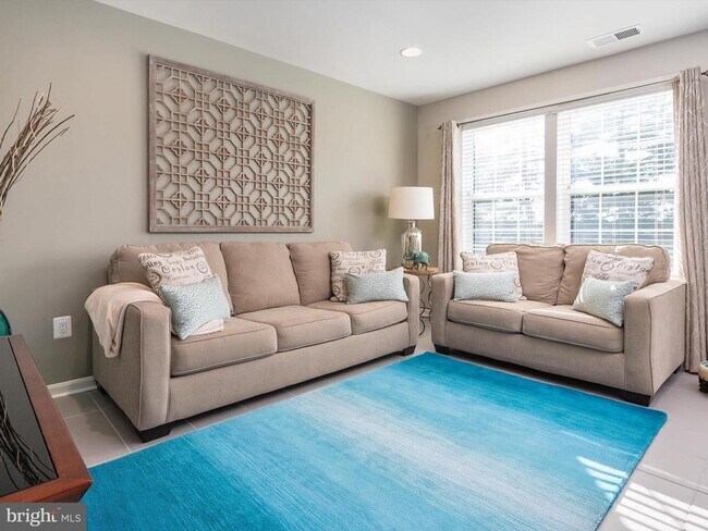 Building Photo - 1047 Ironwood Ln