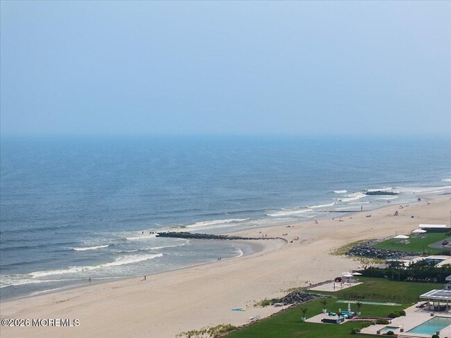 Building Photo - 475 Monmouth Pl