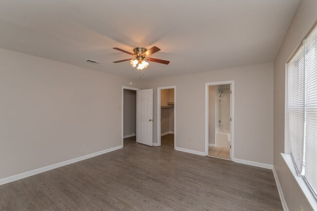 Building Photo - 3 Bed/2.5 Bath House for Rent in Martinez w/ Garage & Fenced Back Yard