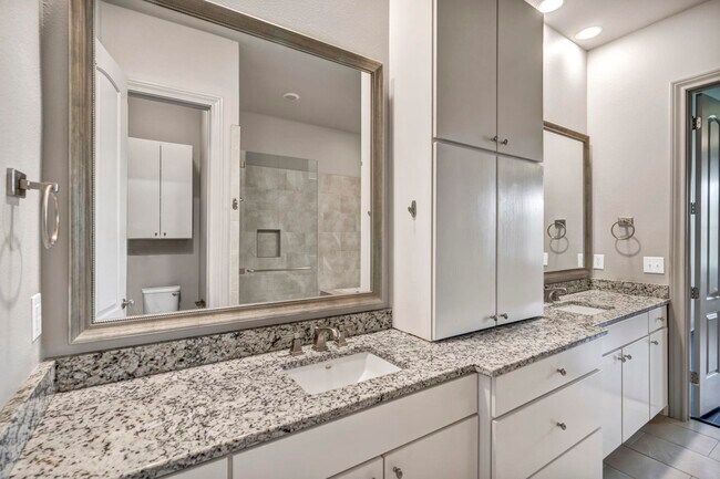 Building Photo - 307 Enclave Cir