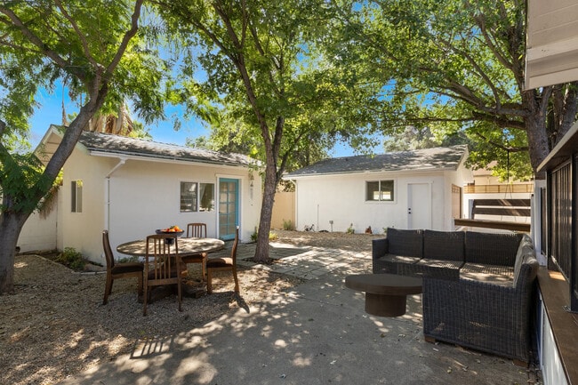 Detached room and detached garage - 228 N Pueblo Ave