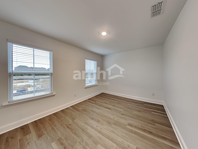 Building Photo - 213 Argea Dr