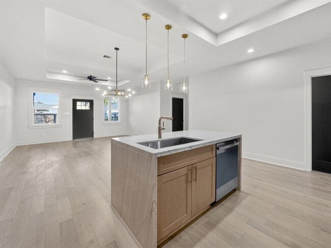 Building Photo - 5619 Chapman St