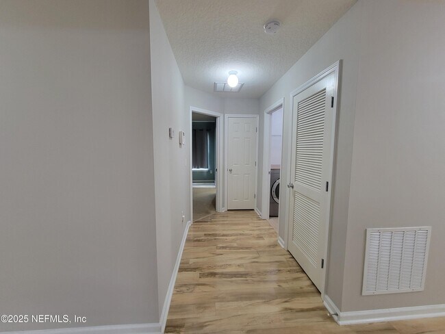 Building Photo - 4447 Oak Moss Loop
