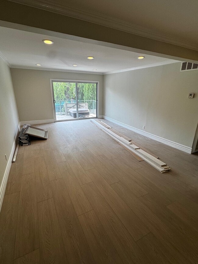 Building Photo - 5460 White Oak Ave