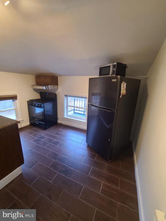 Building Photo - 403 Pennington Ave