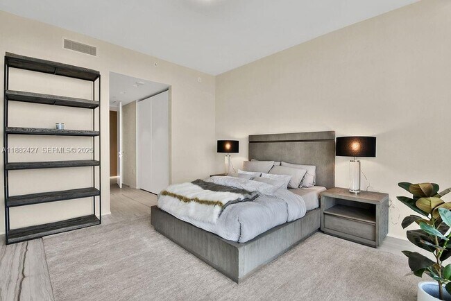 Building Photo - 1000 Biscayne Blvd