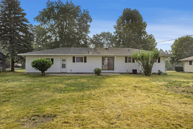 Building Photo - 13905 15 Mile Rd