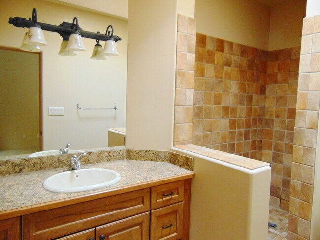 Building Photo - 416 Calle Kokopelli - *LEASE PENDING*