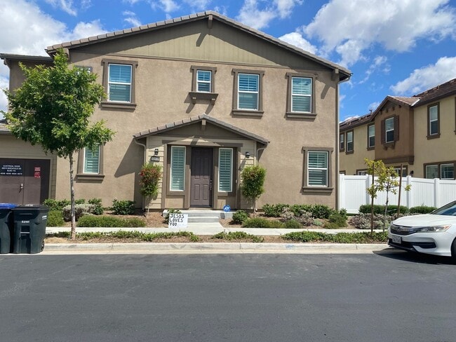 Building Photo - 40578 Birchfield Dr