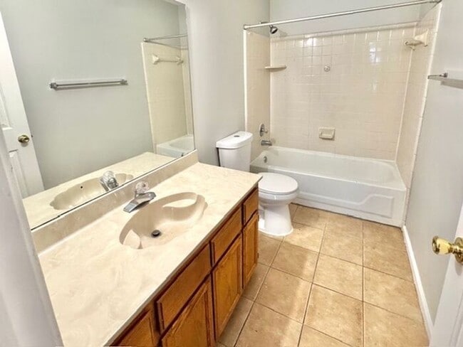Building Photo - Available Now! 3-bedroom 2.5 bath home 1,8...