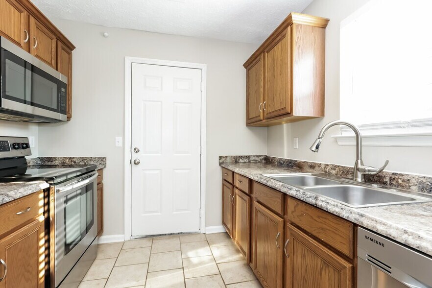 Building Photo - 188 Bradford Cir