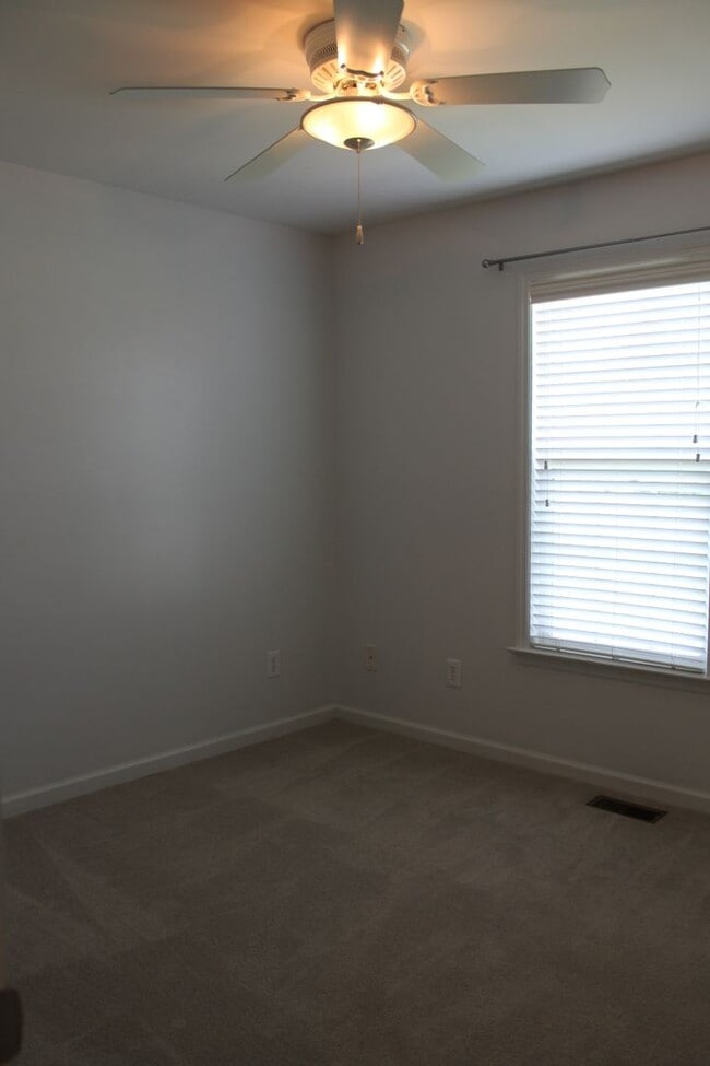 Building Photo - 212 Killdeer Dr