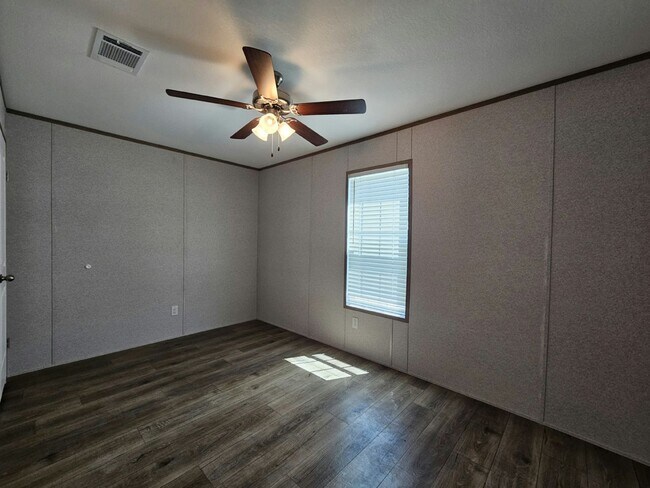 Building Photo - 601 Suwanee Dr