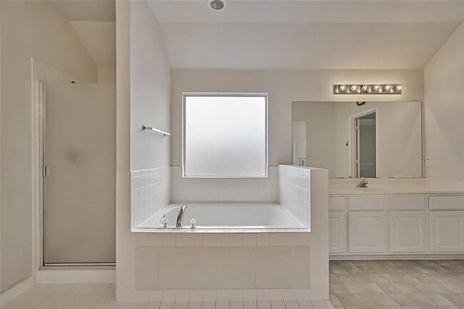 Building Photo - 511 Elm Ridge Dr