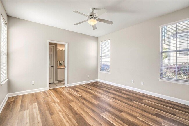 Building Photo - 3570 Four Oaks Blvd