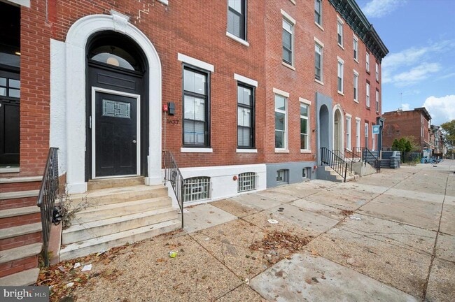 Building Photo - 1637 W Girard Ave