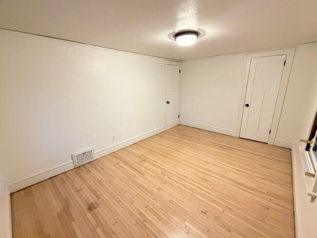 Building Photo - 1301-1303 Hammond Ave