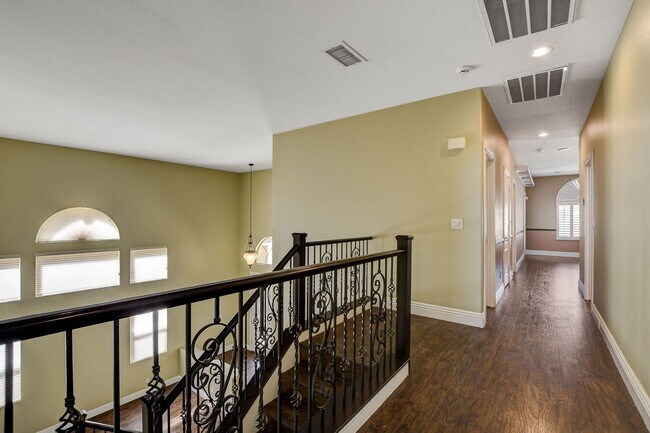 Building Photo - Stunning Summerlin Pool Home!