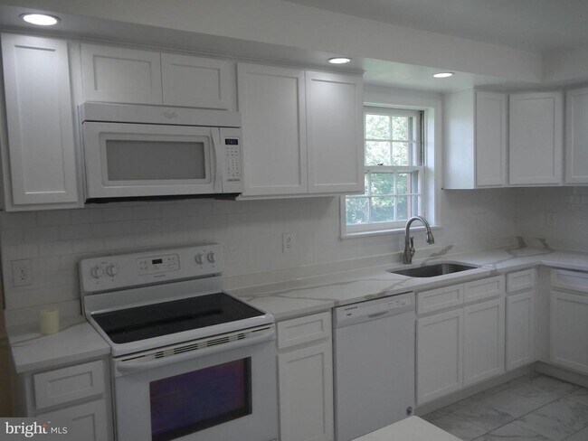 Building Photo - 9 Stoneyhurst Ct