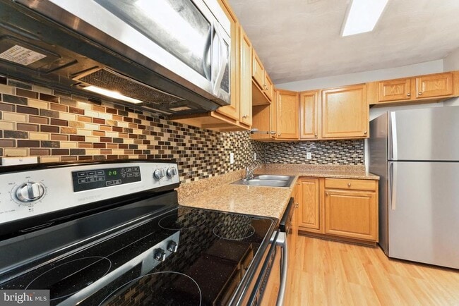 Building Photo - 10657 Spring Oak Ct