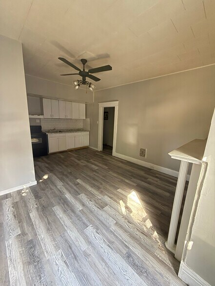 Building Photo - 315 S 4th St