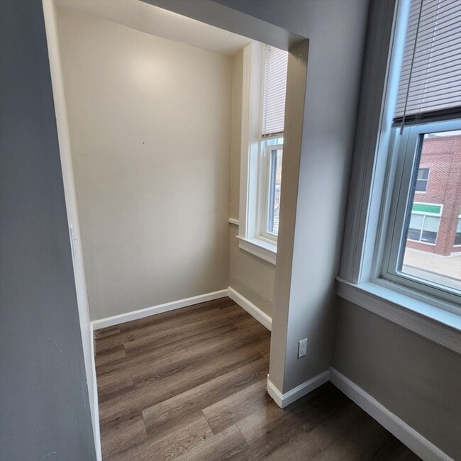 Building Photo - 92.5 Maple St