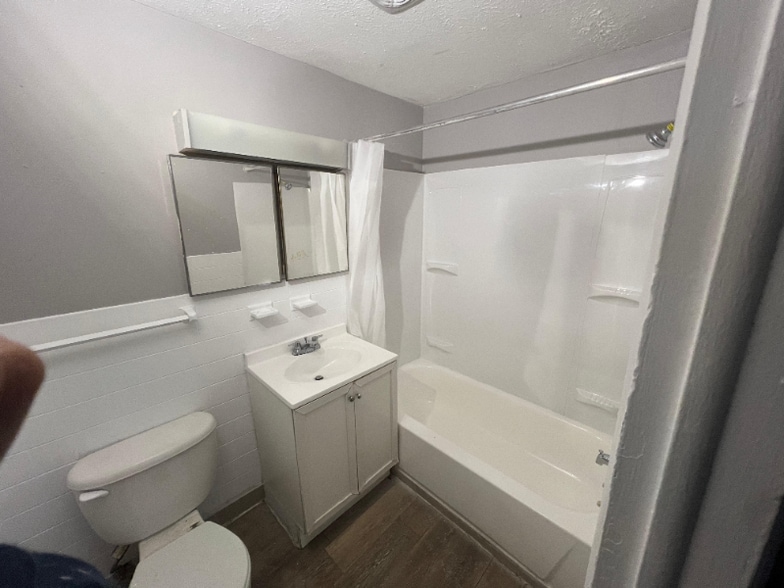 Building Photo - 13540 Superior Rd