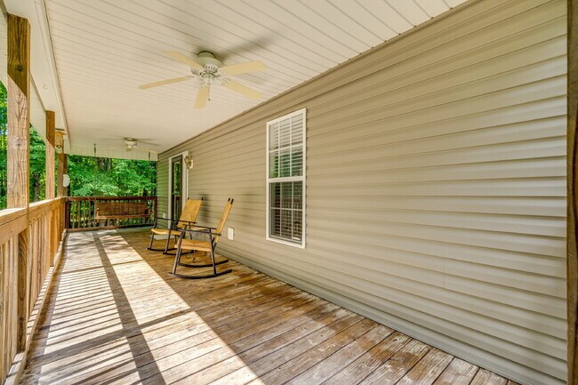Building Photo - "Charming 2-Bedroom Furnished Retreat with Spacious Layout and 2.5 Baths in York, SC!"