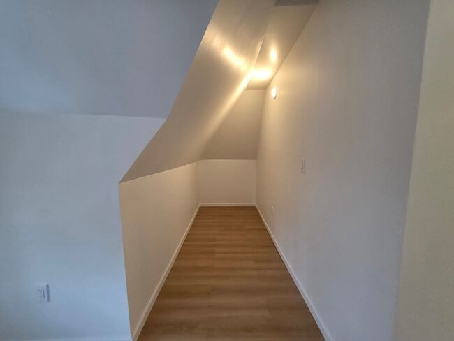 Building Photo - Fully Updated 4 bedroom 2 bathroom Apartment for rent in the Northside!