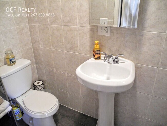 Building Photo - 1712 Rodman St