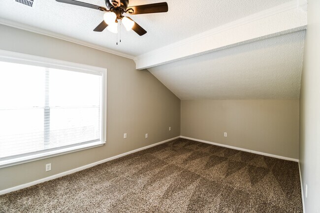 Building Photo - 5306 Spring Branch Dr