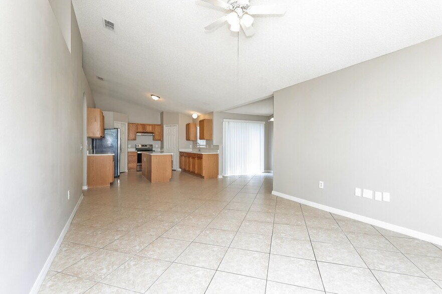 Building Photo - 225 Cranbrook Dr