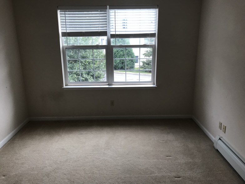 Bedroom - 131 Stonington Cir